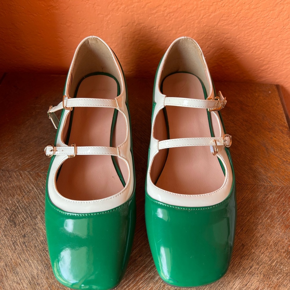 Green and White Mary Jane Shoes - Picture 4 of 6